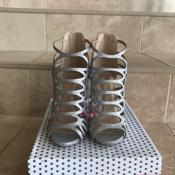 Delicious strappy sparkle evening heels - Picture 6 of 8